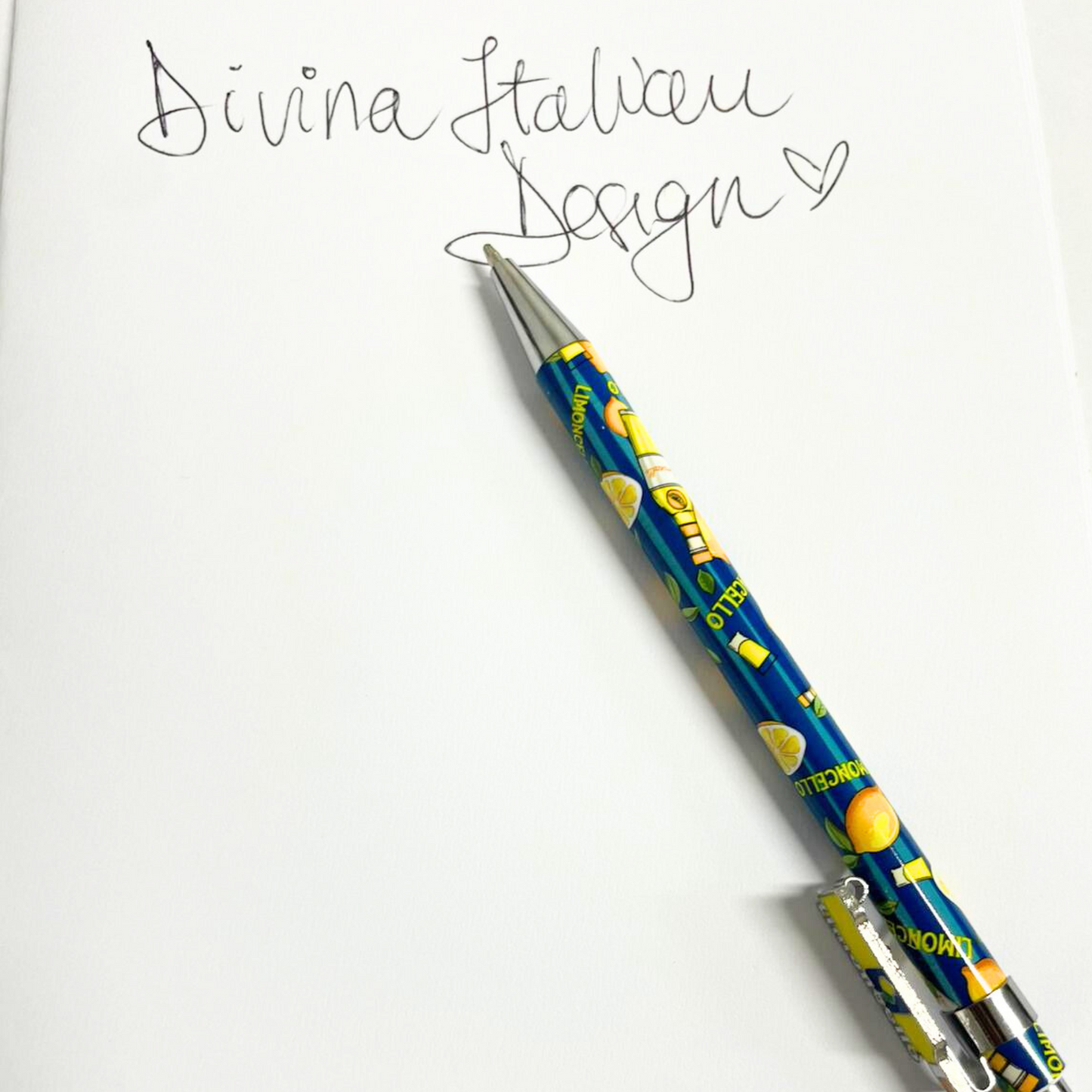 Penna a Sfera Limoncello – Design Colorato con Limoni della Costiera Amalfitana – Punta Fine, Scrittura Scorrevole, Souvenir Italiano