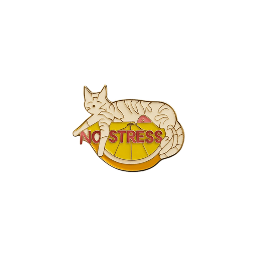 Spilla Italiana – “NO STRESS” – Gatto Relax su Agrume – Simbolo di serenità e buonumore – #14